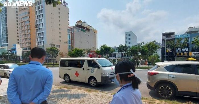 Xe cấp cứu 115 cũng được điều động đến đây.