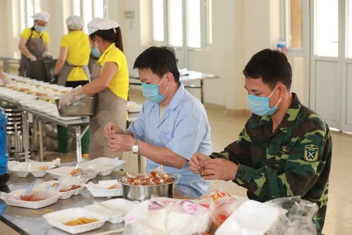 Thức ăn đảm bảo nóng, sốt đến tận tay người dùng.