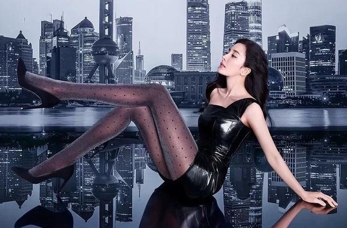 Theo thống kê từ các trang mạng, bất kỳ món đồ nào Dương Mịch sử dụng đều nhanh chóng trở thành xu hướng và được săn tìm nhiệt tình bởi nhóm khách hàng nữ. Do đó Dương Mịch còn được tặng biệt danh "Nữ vương mang hàng".