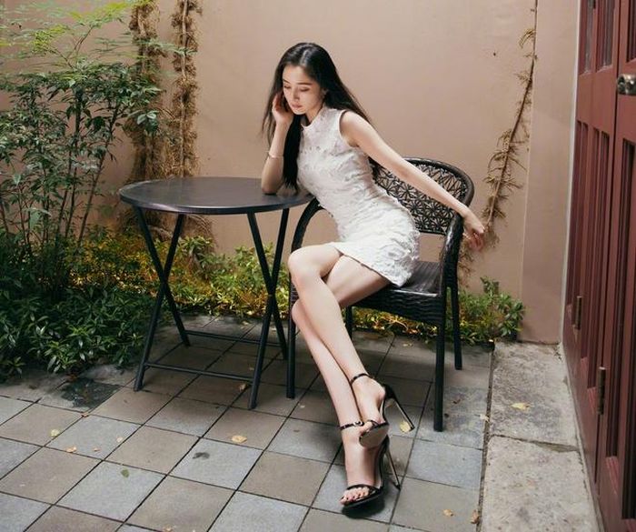 Hồi tháng 8/2019, cặp đôi bị bắt gặp tay trong tay tại khu nghệ thuật 798 ở Bắc Kinh. Ngụy Đại Huân đã lên tiếng khẳng định cô gái đi cùng anh là Dương Mịch. Nhưng nam diễn viên phủ nhận cả hai hẹn hò mà cho biết họ là đồng nghiệp thân thiết. Phần lớn khán giả cho rằng cặp đôi có mối quan hệ trên mức đồng nghiệp nhưng họ không muốn công khai để tránh bị truyền thông chú ý.