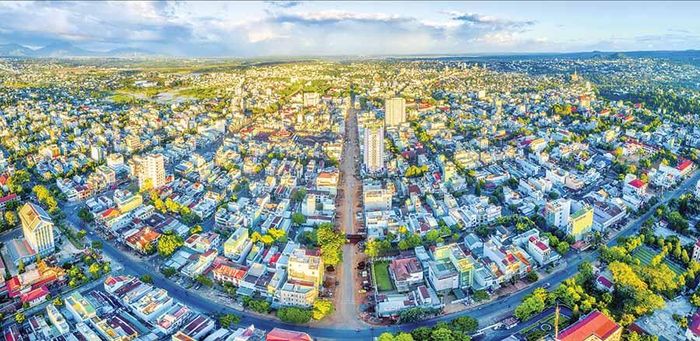 Thành phố Pleiku nhìn từ trên cao. Ảnh: PHAN NGUYÊN