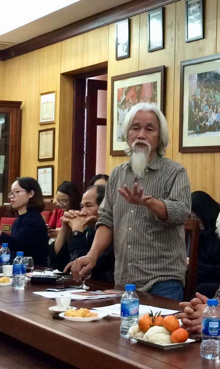 Nhà phê bình Phạm Xuân Nguyên đánh giá cao Uông Triều ở việc chịu đọc, chịu nghĩ và chịu hoàn thiện cách viết. Ảnh: Nguyễn Thành