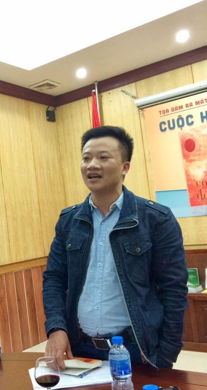 TS Mai Anh Tuấn: nhà văn Uông Triều không viết một thực tế xã hội mà ai cũng nhìn thấy, mà viết về một thực tế của tâm lí con người. Ảnh: Nguyễn Thành