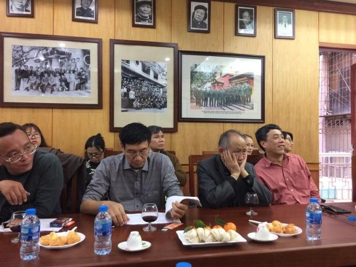 (Từ trái qua phải) Nhà phê bình Nguyễn Hoài Nam, nhà văn Sương Nguyệt Minh, nhà thơ Bảo Sinh và nhà văn Nguyễn Bình Phương. Ảnh: Nguyễn Thành