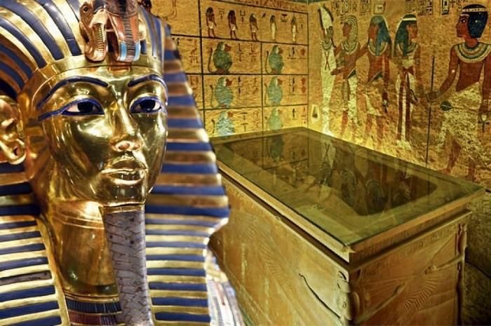 Vào năm 1922, nhóm của nhà khảo cổ học người Anh Howard Carter phát hiện lăng mộ Vua Tutankhamun còn nguyên vẹn đến khó tin.