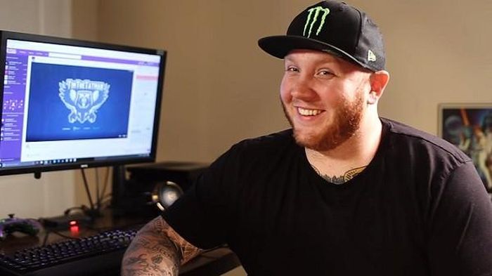  9. TimTheTatman (Timothy Betar): Những video về game Fortnite của TimTheTatman đã khiến anh nhanh chóng trở thành một người nổi tiếng và là gương mặt quảng cáo cho loạt thương hiệu từ Reese's đến Bud Light. Thu nhập năm 2019 của Tim là 8 triệu USD.
