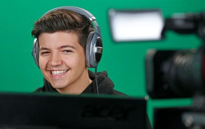  3. Preston (Preston Arsement): Vừa là một vlogger vừa là một game thủ Minecraft nổi tiếng, Preston đứng thứ ba trong danh sách những game thủ giàu có nhất do Forbes xếp hạng. Anh có thu nhập 14 triệu USD trong năm qua.