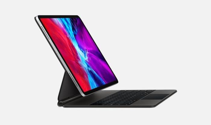 Bên cạnh đó, Magic Keyboard cho iPad Pro còn trang bị đèn nền và pin sạc qua cổng USB-C. Phụ kiện này sẽ lên kệ từ tháng 5 với giá 299 USD cho phiên bản 11 inch và 349 USD cho phiên bản 12,9 inch, hoàn toàn tương thích với iPad Pro 2018.