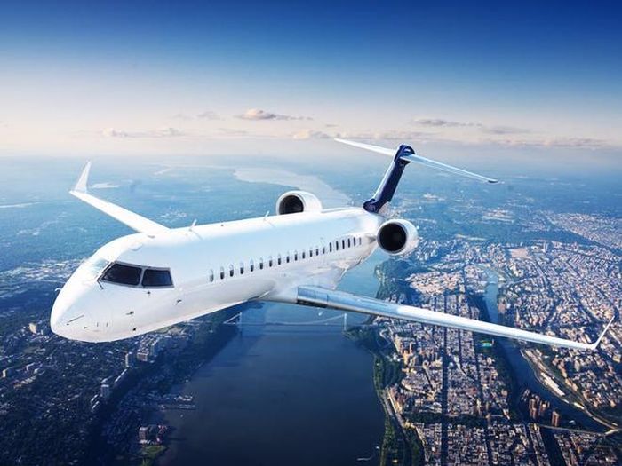  Khi ngành hàng không bị hạn chế bởi các lệnh cấm di chuyển ở một số quốc gia, doanh số của những công ty kinh doanh phi cơ cá nhân tăng nhanh chóng. Các công ty lữ hành như PrivateFly và Jettly cũng ghi nhận lượng vé bán ra cho những chuyến bay bay trên phi cơ cá nhân tăng vọt trong thời gian gần đây. Ảnh: Shutterstock. 