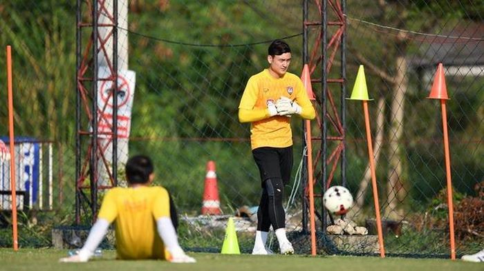 Thủ thành Văn Lâm mất suất bắt chính tại Muangthong