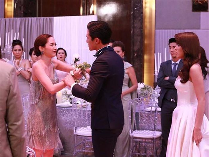 Không thể chịu được nữa, tôi ném hoa cưới xuống đất rồi chỉ mặt chồng sắp cưới. Ảnh minh họa: Internet