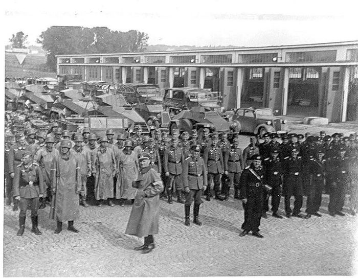 Vào ngày 23/3/1944, quân du kích Italy tại Rome đã tấn công một đơn vị của phát xít Đức và tiêu diệt 33 cảnh sát.