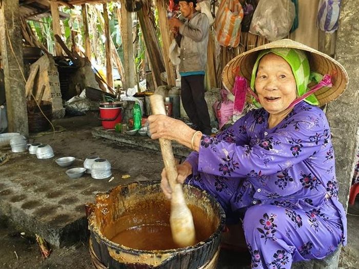 Cụ Nguyên hơn 90 tuổi nhưng rất thích phụ giúp con cháu