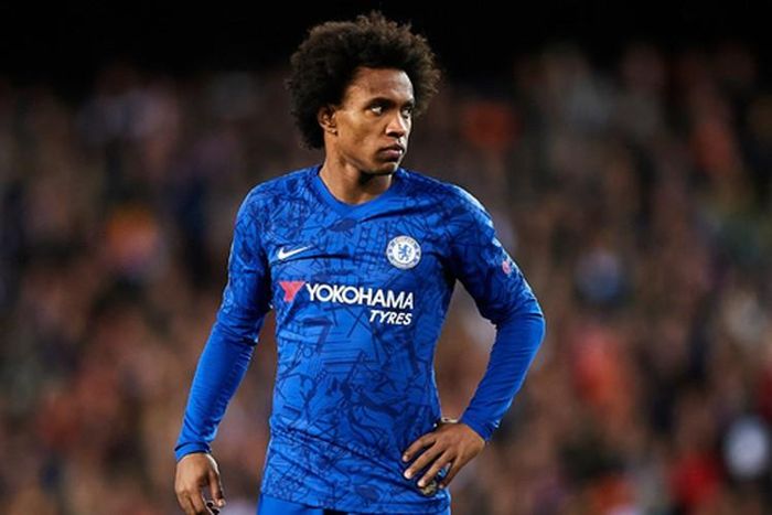  5. Willian. Ngôi sao 32 tuổi người Brazil vẫn còn hữu dụng tại Chelsea, nhưng anh lại không muốn gia hạn với đội chủ sân Stamford Bridge. Tottenham và Arsenal đang làm mọi cách để chiêu mộ Willian theo dạng miễn phí vì đây là cơ hội không phải lúc nào họ cũng có. 
