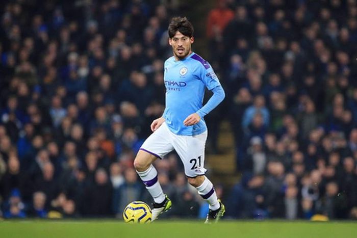  3. David Silva. Tuyển thủ Tây Ban Nha, dù đã 34 tuổi vẫn là thành viên chủ chốt của Man City. Việc vẫn đảm bảo thể lực để chơi ở nước Anh cho thấy Silva có thể đá bóng đỉnh cao thêm 2-3 năm nữa. Sẽ là món hời cho đội bóng nào có được Silva theo dạng tự do vào mùa hè năm nay. 