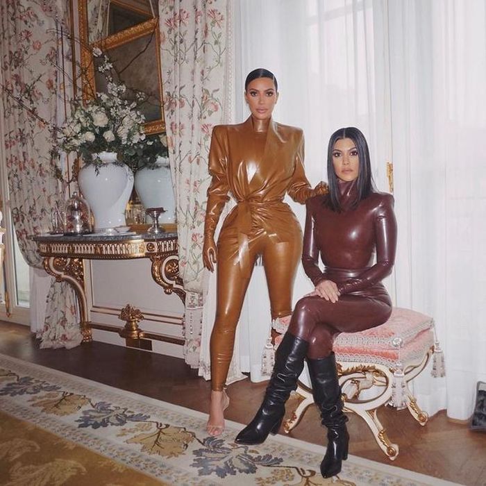 Không chiêu trò không phải chị em nhà Kardashian.