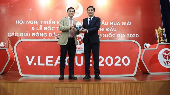 Chủ tịch VPF Trần Anh Tú khẳng định không thể hủy mùa giải 2020 bởi nó ảnh hưởng rất nhiều thứ. Ảnh: VPF