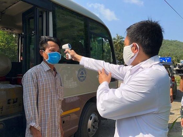 Kiểm tra y tế tại các chốt chặn
