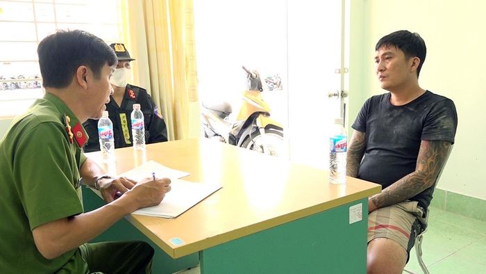 Đối tượng Bình tại cơ quan công an. Ảnh: Tiến Tầm 