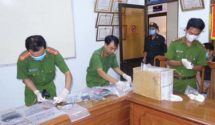 Lập biên bản tạm giữ tang vật.