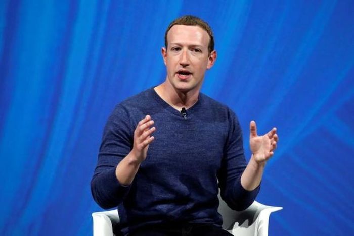  Tài sản của Mark Zuckerberg giảm 6,8 tỷ USD. Facebook mất đi nguồn thu vô cùng lớn khi các ngành bị ảnh hưởng bởi virus corona như du lịch, bán lẻ, và giải trí hạn chế quảng cáo trên nền tảng này. Ảnh: Reuters. 