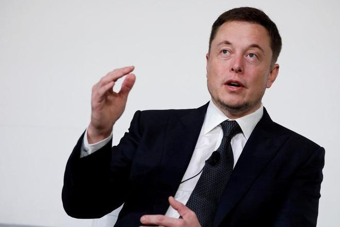  Sau nhiều tháng liền tăng giá, cổ phiếu của nhà sản xuất xe điện Tesla đã giảm đáng kể trong tuần vừa rồi. Điều này khiến tài sản của tỷ phú Elon Musk bốc hơi 4,1 tỷ USD. Ảnh: Reuters. 