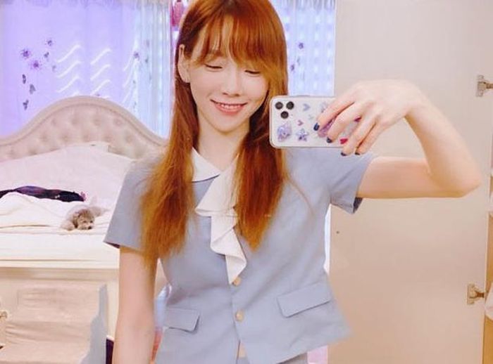  Nhiều người vui đùa rằng Tae Yeon chính là đối thủ nặng ký của Jang Nara trên "hành trình hack tuổi". 