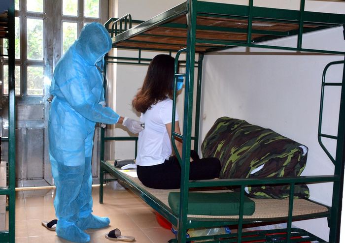  Công dân nghi nhiễm dịch Covid-19 cao được cách ly tập trung riêng và theo dõi đặc biệt tại Bệnh xá quân y Tiểu đoàn 40.