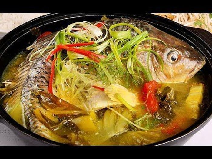 Đối với những người mặc bệnh gout, không nên ăn cá khi đói. Bởi việc này sẽ làm bệnh tái phát và trở nên nguy hiểm. Nguyên nhân chính là do chất purine trong cá làm acid uric trong cơ thể tăng lên, gây tổn thương mô. Lượng acid uric tăng, tích tụ trong các khớp chính là nguyên nhân quan trong gây ra bệnh gout. Ảnh minh họa: Internet
