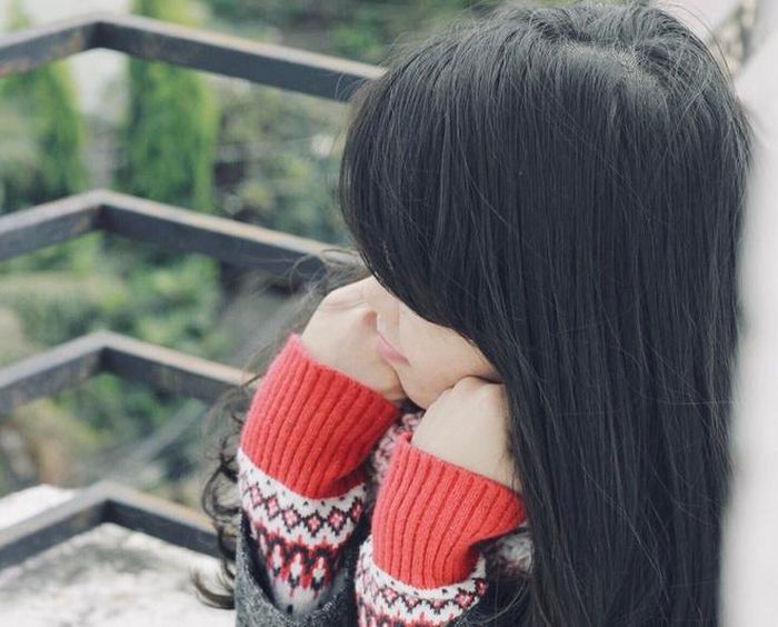 Em qua thời thiếu nữ, với con tim xước trầy... Ảnh: Mê Tâm.