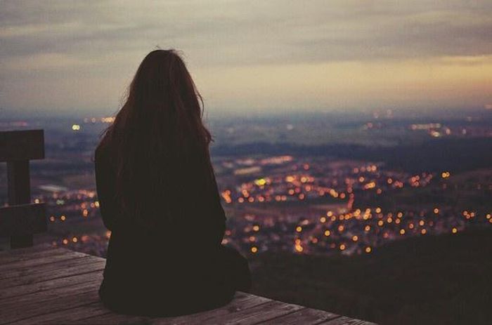  Thấy anh bên người khác. Vụn vỡ òa trong đêm... 
