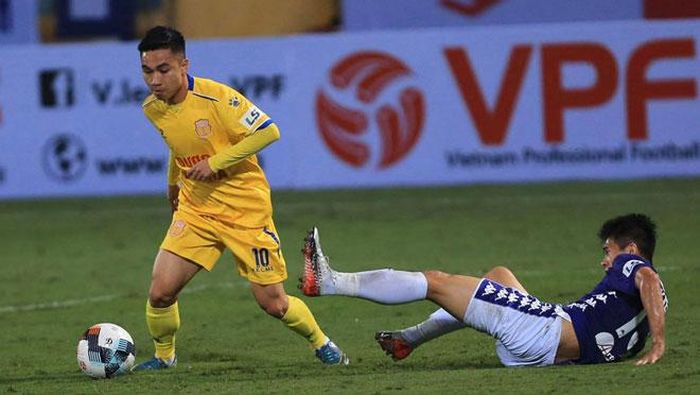 Theo HLV Văn Sỹ, các CLB phía Nam chịu thiệt thòi nói V-League tổ chức sân miền Bắc