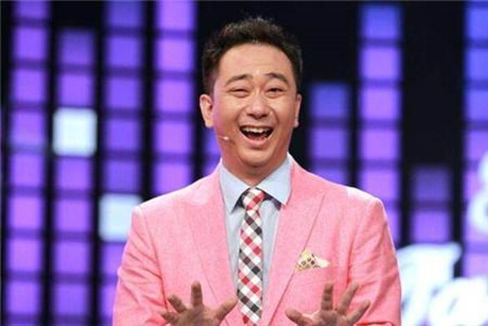 Vương Tự Kiện là MC có tiếng của các chương trình talkshow của Trung Quốc.