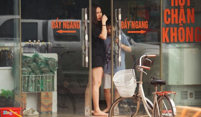  Hải Phòng đến nay chưa ghi nhận ca bệnh mắc Covid-19. Nơi đây đang cách ly tập trung là 722 người. Thành phố đã dừng toàn bộ các nghi lễ tôn giáo, các hoạt động tập trung trên 20 người và cấm tụ tập nhiều hơn 10 người bên ngoài các công sở, trường học và bệnh viện. Các cơ sở, điểm kinh doanh dịch vụ casino, cơ sở làm đẹp, nha khoa, cắt tóc, gội đầu, nhà hàng ăn uống, quán bia, cà phê, vũ trường, karaoke, xông hơi, internet, sân golf, rạp chiếu phim cũng tạm dừng hoạt động.