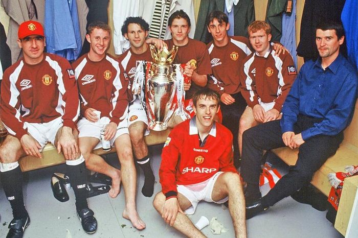  Eric Cantona và "Thế hệ 1992" của Man United ăn mừng chức vô địch Ngoại hạng Anh 1997. 