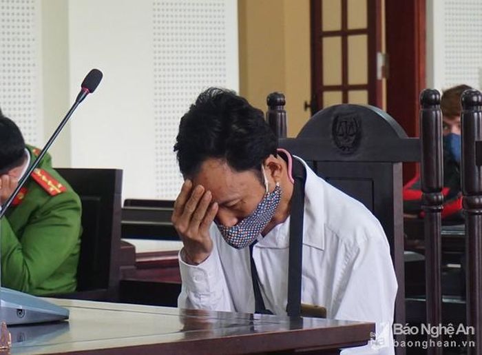 Chấp nhặt nhau từng chén rượu, anh Hà Văn Ngọc trở thành người tàn phế. Ảnh: Như Bình