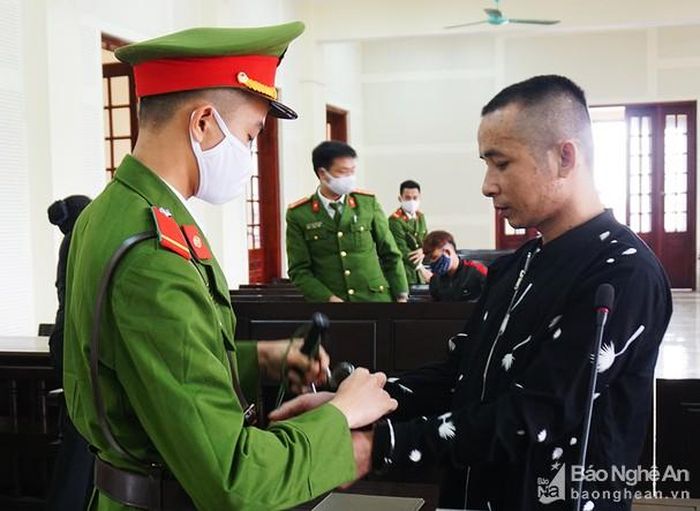 Bị cáo Lữ Văn Tường bị HĐXX tuyên phạt 12 năm tù cho tội “Giết người”. Ảnh: Như Bình