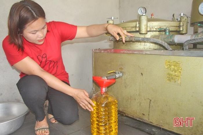 Sản phẩm OCOP dầu lạc Tuyết Châu của HTX môi trường và Dịch vụ tổng hợp xã Đức Liên đang dần khẳng định được thương hiệu trên thị trường và mang về hiệu quả kinh tế cao hơn cho nhà sản xuất