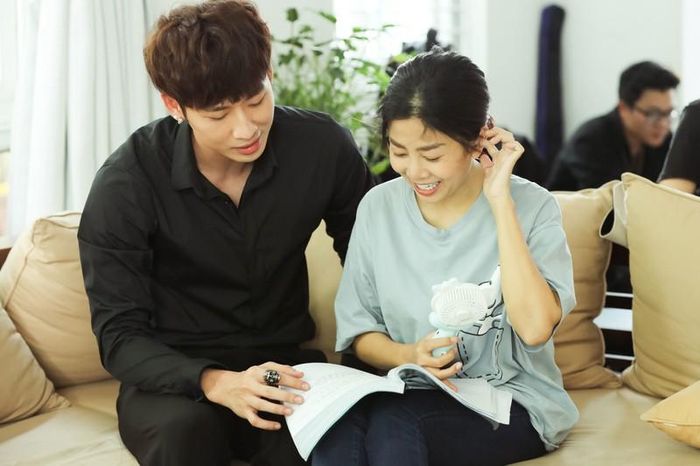 Tuấn Trần chia sẻ anh đã học hỏi được nhiều điều bổ ích từ đàn chị, đặc biệt là nguồn năng lượng tích cực mà cô mang đến cho mọi người.