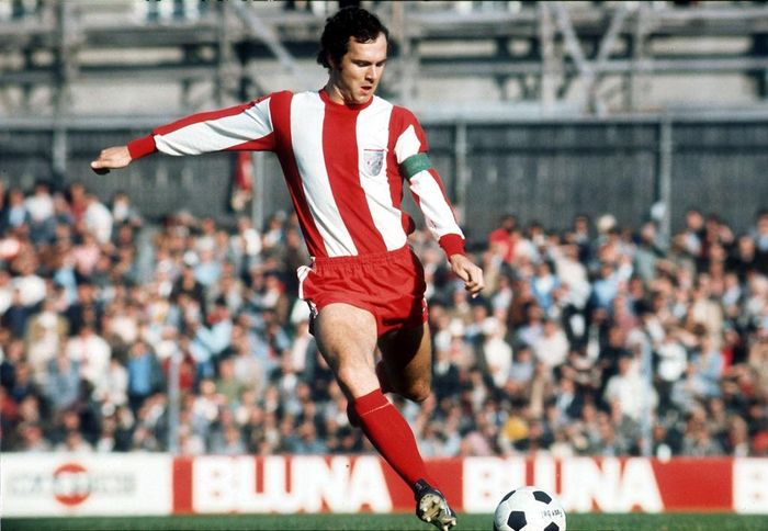 Beckenbauer khai sinh vị trí "libero" trong bóng đá.