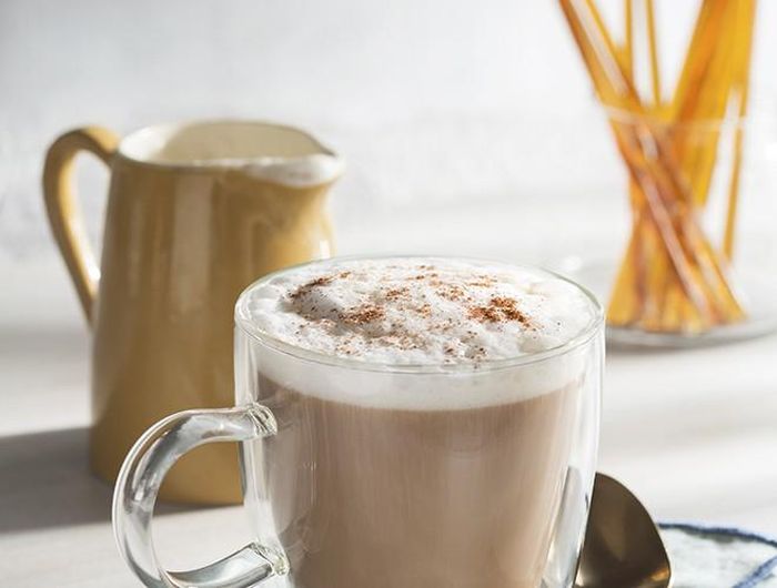  Pha chế cà phê Miel cần sự kiên nhẫn và cầu kỳ. Đặc biệt, người pha chế phải tuân thủ định lượng chính xác trong công thức để tạo nên hương vị cà phê Miel đúng chuẩn 