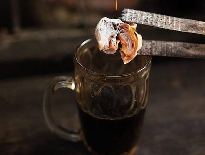  Được sáng tạo vào những năm 1960, loại hình cà phê có tên gọi "Kopi Joss" nhanh chóng trở thành xu hướng và "làm mưa làm gió" tại đất nước Indonesia 