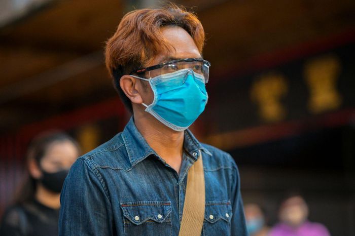 Hùng Thuận xúc động: "Mai Phương ơi!Cuộc sống vốn dĩ vô thường, cõi đời này chỉ là tạm bợ. Em đã trả hết nợ trần gian. Hết đau đớn thể xác, hết phiền não ưu tư. Thật bất ngờ và đau lòng khi em ra đi. Mong em thanh thản”.