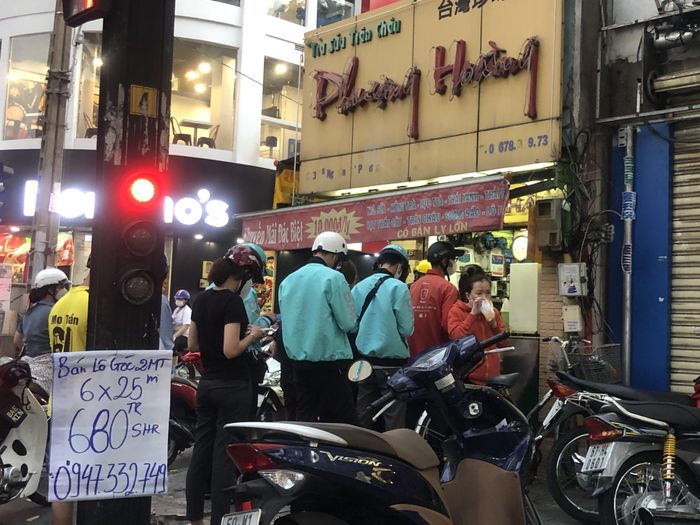 TPHCM yêu cầu các địa phương cần có danh sách quy định số lượng shipper ở mỗi khu vực để dễ quản lý. Ảnh Uyên Phương