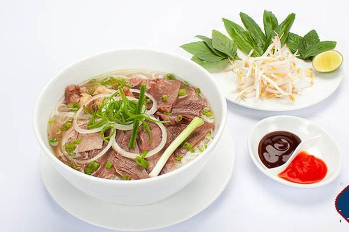  Bạn có thể tìm thấy một tô phở đúng điệu ở bất cứ đâu tại Hà Nội cũng như tại các thành phố lớn trên khắp Việt Nam. 