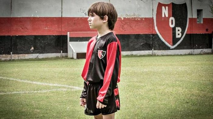  Bộ phim có nhiều cảnh quay ở quê nhà Rosario của Messi và thành phố Barcelona, nơi cầu thủ bắt đầu thi đấu chuyên nghiệp. Bộ phim cũng thực hiện nhiều đoạn phỏng vấn với các huyền thoại của bóng đá như Johan Cruyff, Jorge Valdano và HLV Cesar Luis Menotti. 