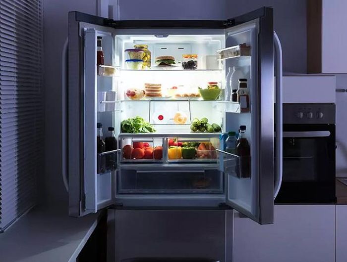  Khi đó, thay vì vứt đi, bạn có thể cho chúng vào tủ lạnh. Sau vài giờ đồng hồ, những loại hạt ẩm sẽ khô, giòn trở lại 