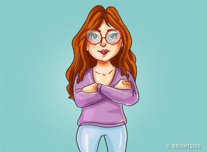Bắt chéo tay: Đây là một trong những cử chỉ rất phổ biến. Khi ai đó làm như vậy chứng tỏ họ đang không thoải mái và không hài lòng với điều gì đó.