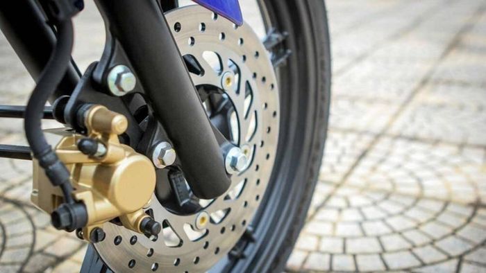 Nếu chỉ sử dụng phanh trước, nguy cơ bị trượt bánh trước là rất cao, nhất là xe dùng phanh đĩa