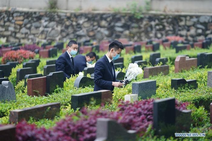  Trung Quốc được cho là đã thành công trong ngăn chặn sự lây lan của Covid-19. Nhiều tuần qua, số người nhiễm mới virus corona tại Trung Quốc duy trì ở mức 1 con số, ngoại trừ ngày 1/4 khi Trung Quốc thay đổi cách tính khiến số người nhiễm mới tăng đột biến. Ảnh: News.cn. 